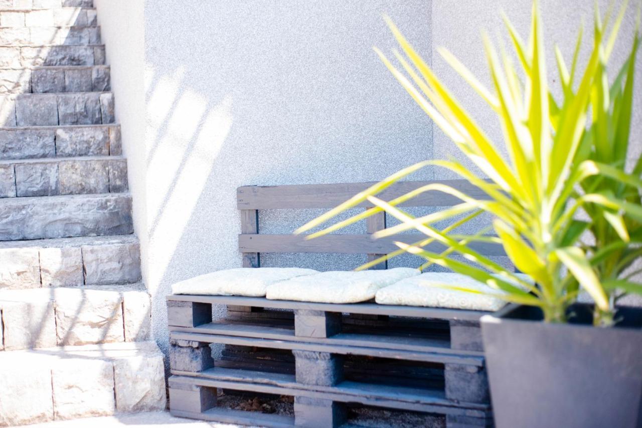 Apartman Nono Splitska Exterior photo